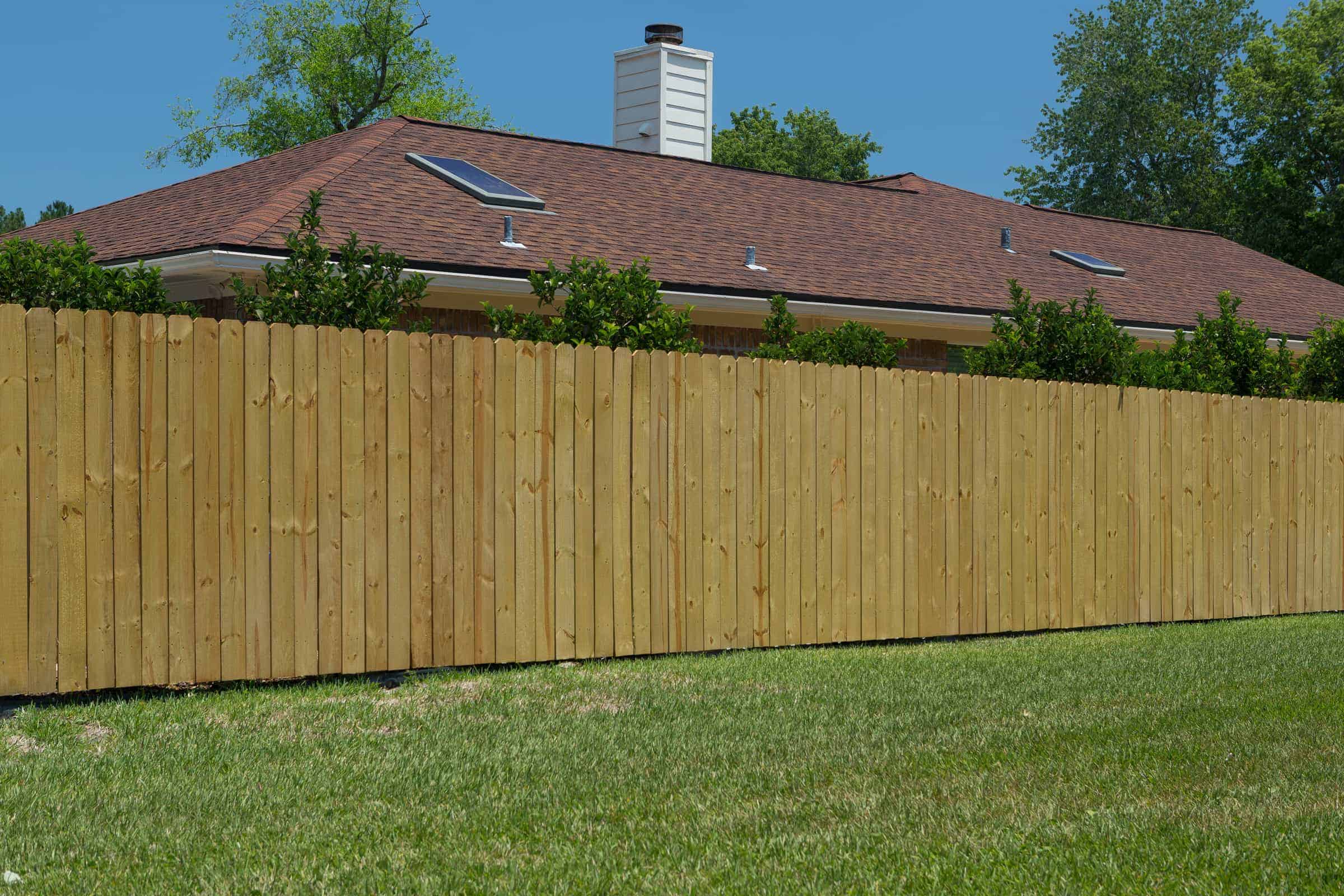 stockade-wood-fence-fence-pictures-florida-wood-fence-gallery