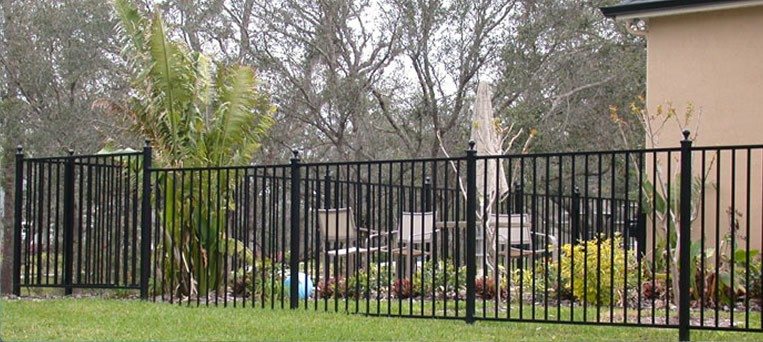 vinyl pool fencing