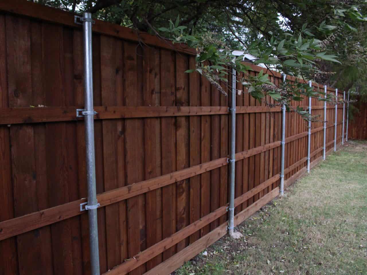 https://www.superiorfenceandrail.com/wp-content/uploads/2019/11/texas-wood-fence-7-1280x960.jpg