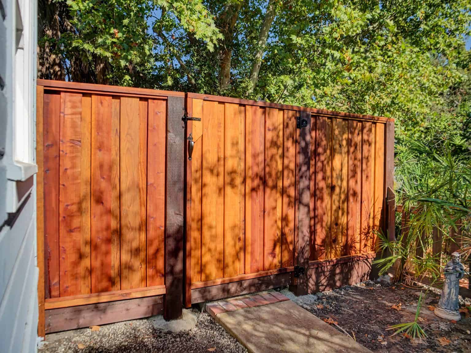 Redwood Fence Pictures | Redwood Fencing Photos | Redwood Fences