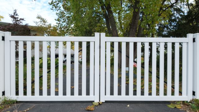 Tips from Your Atlanta Fence Builder To Choose the Right Type of Fence