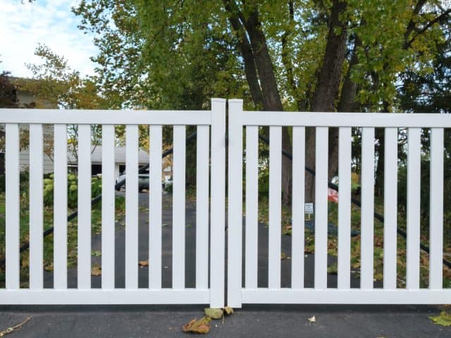 Tips from Your Atlanta Fence Builder To Choose the Right Type of Fence