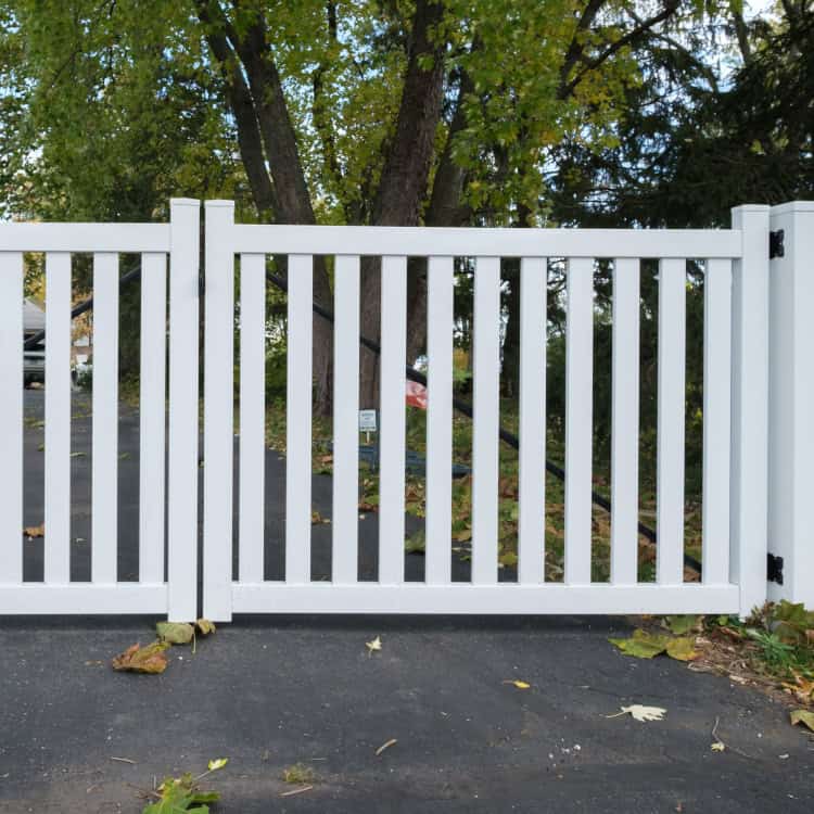 https://www.superiorfenceandrail.com/wp-content/uploads/2024/05/Denver-fence-company-1.jpg