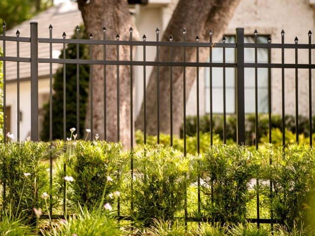 Why Choosing Hempstead Fence Company Professionals for Aluminum Fabrication and Installation Matters