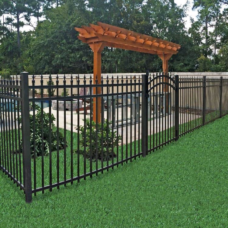 https://www.superiorfenceandrail.com/wp-content/uploads/2024/05/Roanoke-fence-company-1.jpg