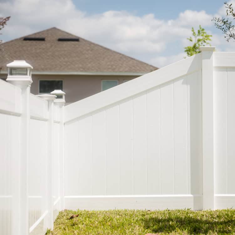 fence company Delaware OH white vinyl fence