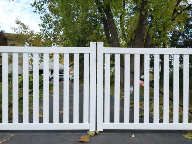 How Do I Hire a Company for Memphis Fence Installation?