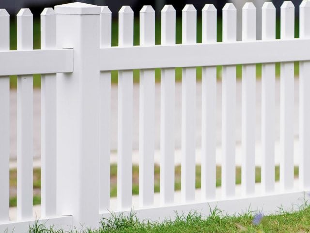 Does a Hilton Fence Company Handle Construction and Installation?