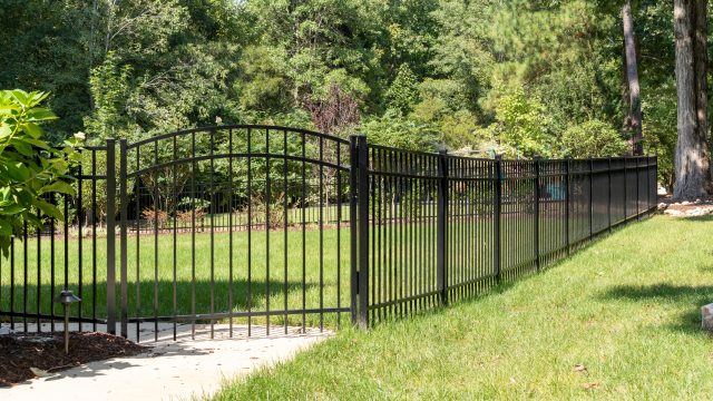 Why Should You Get West Melbourne and Melbourne Aluminum Fencing That Has a Powder Coating?