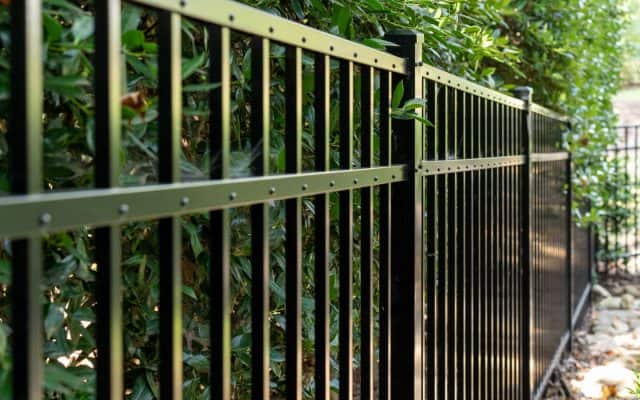 Aluminum Fence Installers 