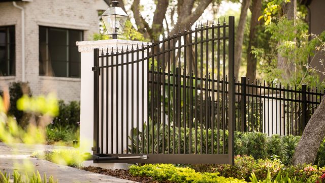 Superior Fence and Rail of Chattanooga Has the Automatic Driveway Gates You’ve Been Looking For