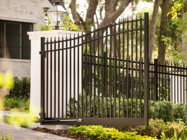 Superior Fence and Rail of Chattanooga Has the Automatic Driveway Gates You’ve Been Looking For