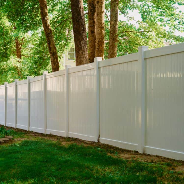 https://www.superiorfenceandrail.com/wp-content/uploads/2024/11/Salem-fence-builder-750x750-1.jpg