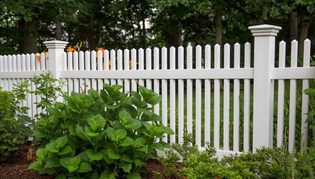 The Top St. Charles Fence Builder – Superior Fence & Rail of St. Louis