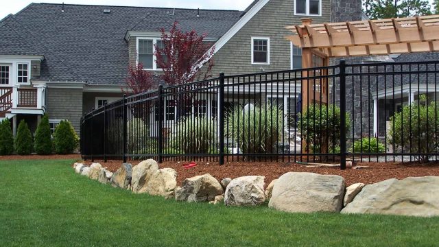 The Upscale Allure Of Aluminum Fences