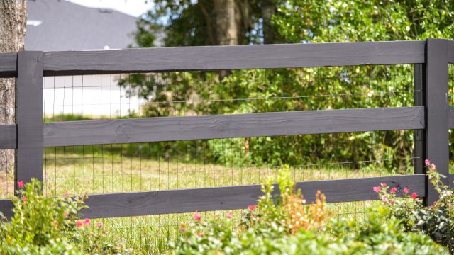 The Best Garden Fence Ideas to Suit Your Home’s Aesthetic