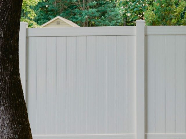 The Best Way to Get a Two-Tone Vinyl Fence in Northern NJ