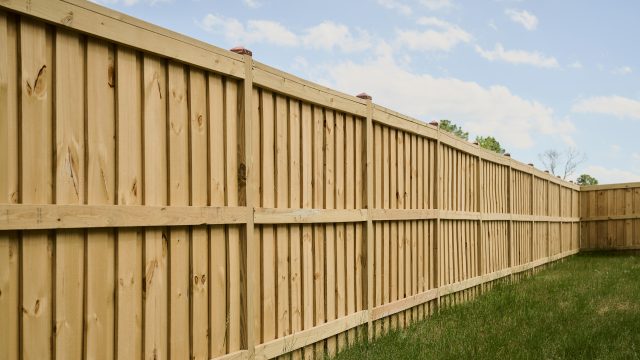 how long does a wood fence last