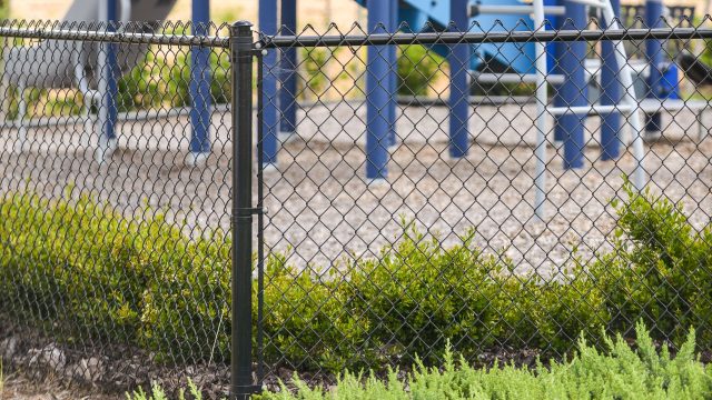 looking for a chain link fence contractor?