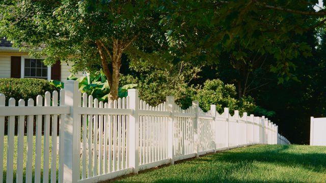 10 Beautiful Garden Fence Ideas to Enhance Your Outdoor Space