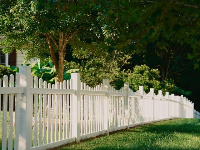 10 Beautiful Garden Fence Ideas to Enhance Your Outdoor Space