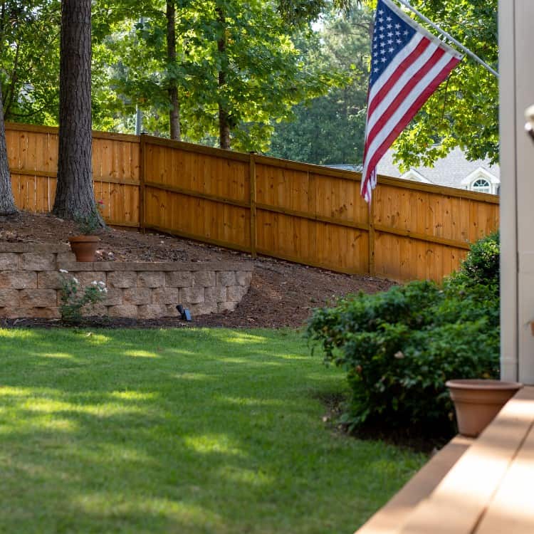 https://www.superiorfenceandrail.com/wp-content/uploads/2025/01/fence-installation-on-sloped-terrain.jpg