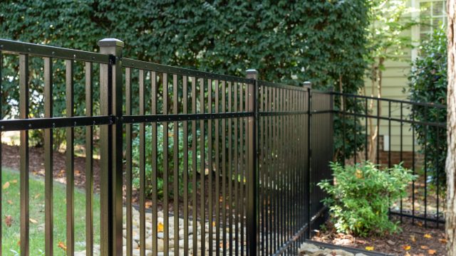 5 Stylish Designs for Iron Metal Fences to Enhance Your Home’s Curb Appeal