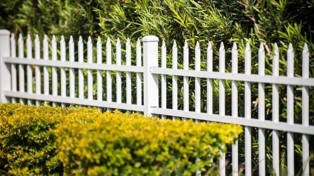 How to Choose the Right Metal Fence for Your Outdoor Space