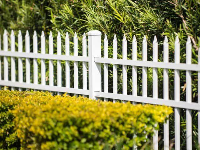 How to Choose the Right Metal Fence for Your Outdoor Space