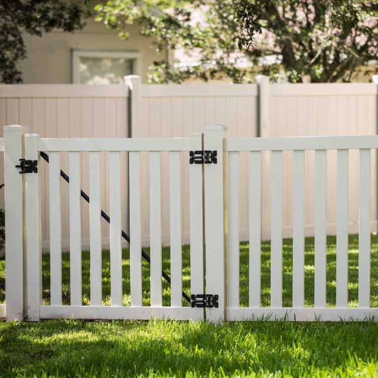 plastic fence vs wood