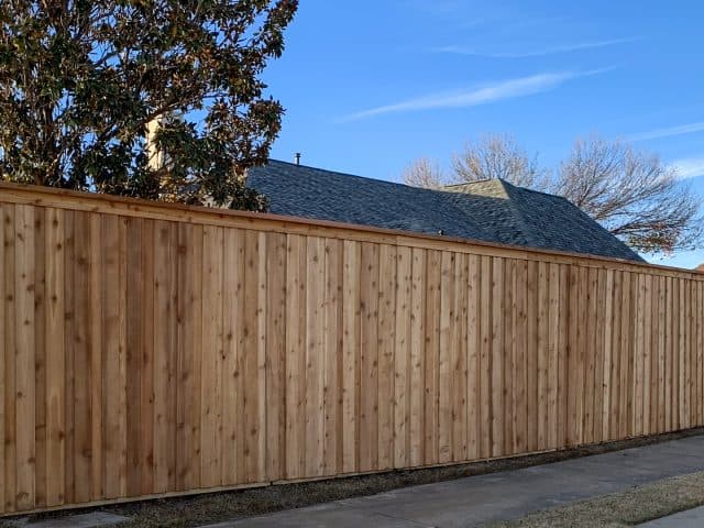 Plastic Fence vs Wood Fence: Which is Better for Your St. Louis Property?