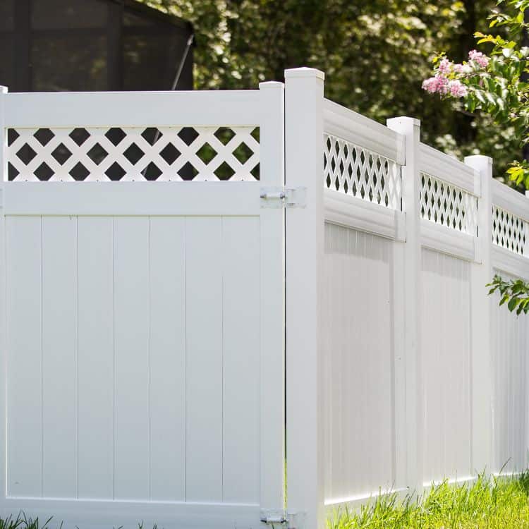 vinyl privacy fence with lattice top