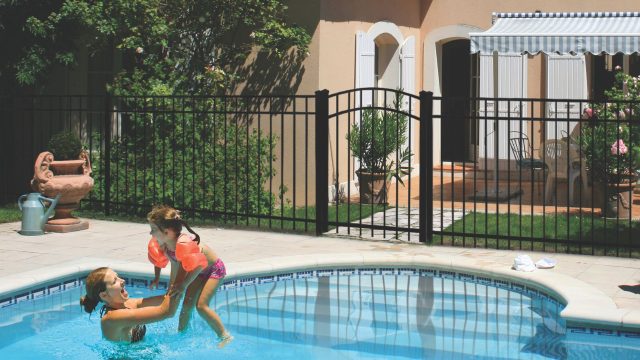 pool fence regulations in florida