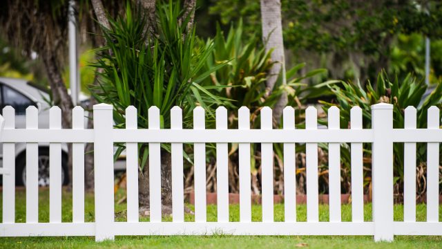 Pasadena Fence Company Works With You to Create a Beautiful Backyard Oasis