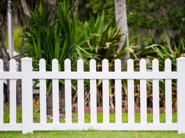 Pasadena Fence Company Works With You to Create a Beautiful Backyard Oasis