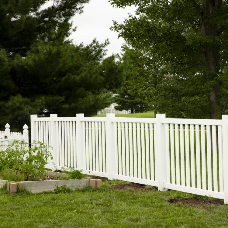 https://www.superiorfenceandrail.com/wp-content/uploads/2025/02/West-Chester-fence-company-vinyl-fence.jpg