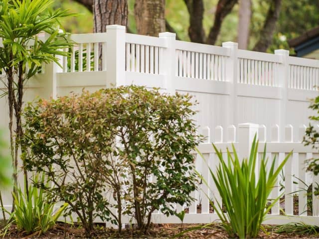 The Expert Way To Clean A Vinyl Fence In North Florida